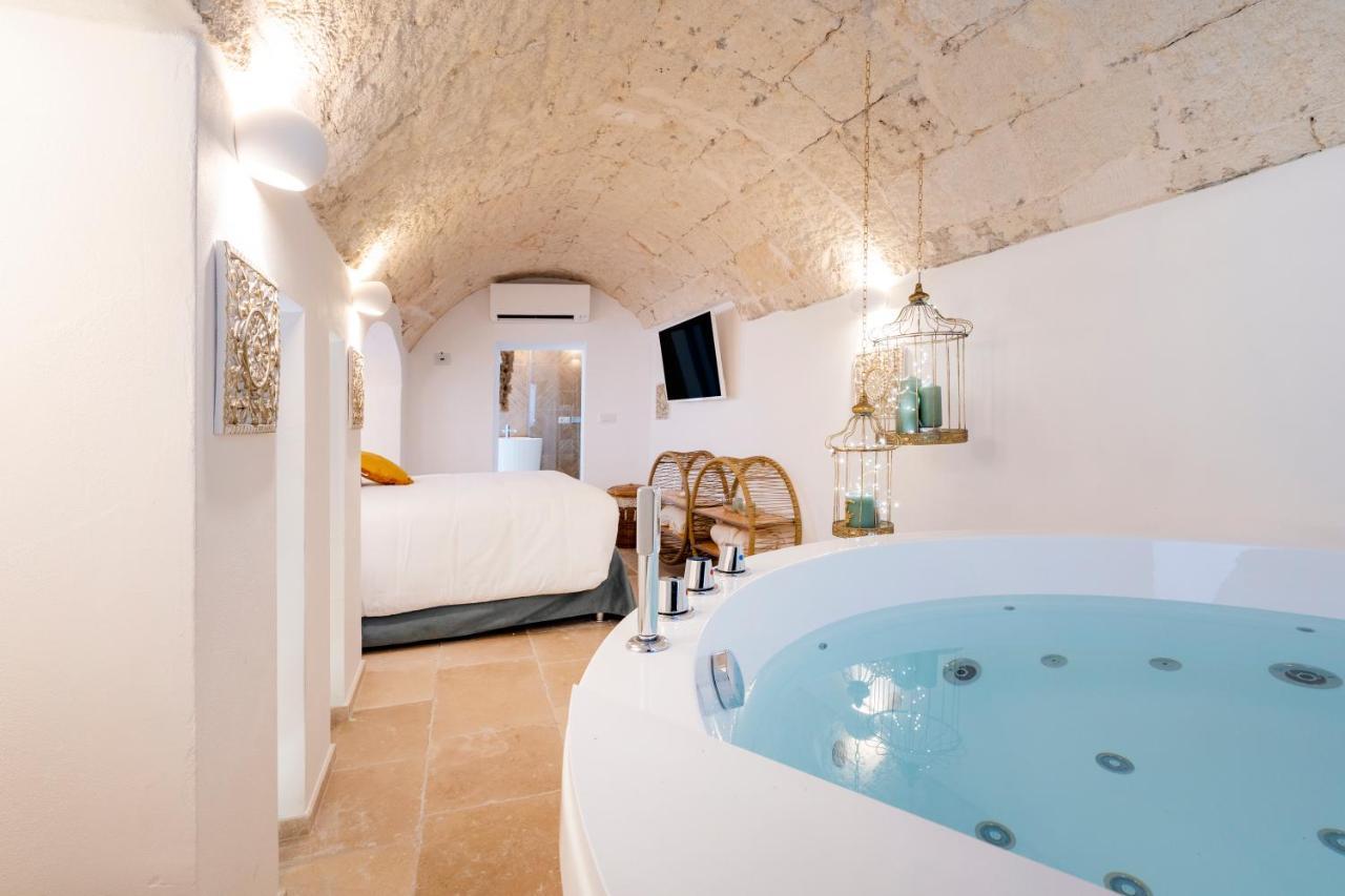 Apulia Charming Suites - Casa Lonfo Suite Sole Monopoli Exterior foto