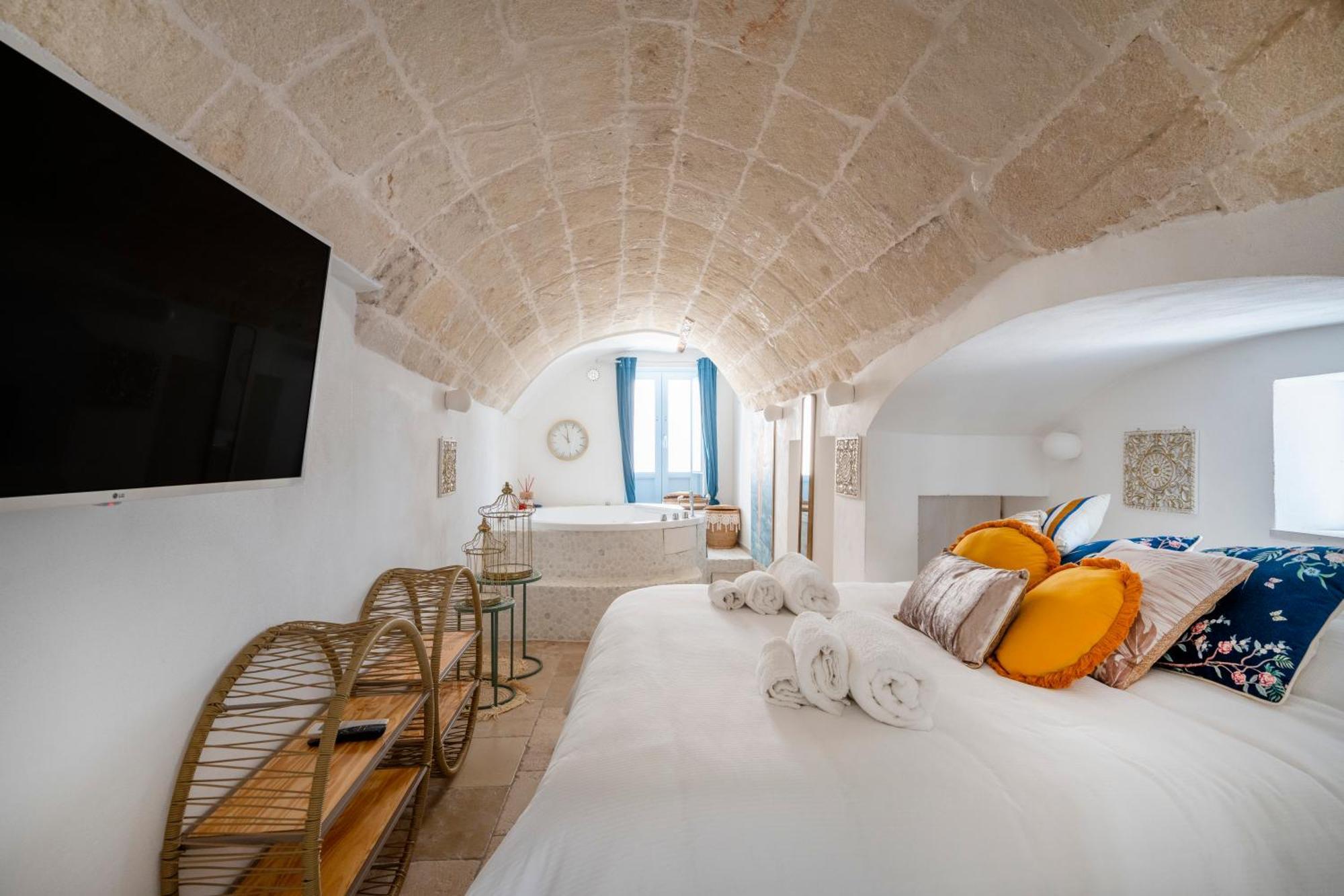 Apulia Charming Suites - Casa Lonfo Suite Sole Monopoli Exterior foto